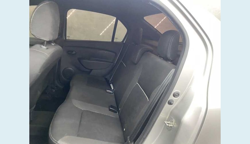 RENAULT LOGAN ZEN 1.0 12V SCE (FLEX) - PRATA - 2023 Foto 10 (Grande)