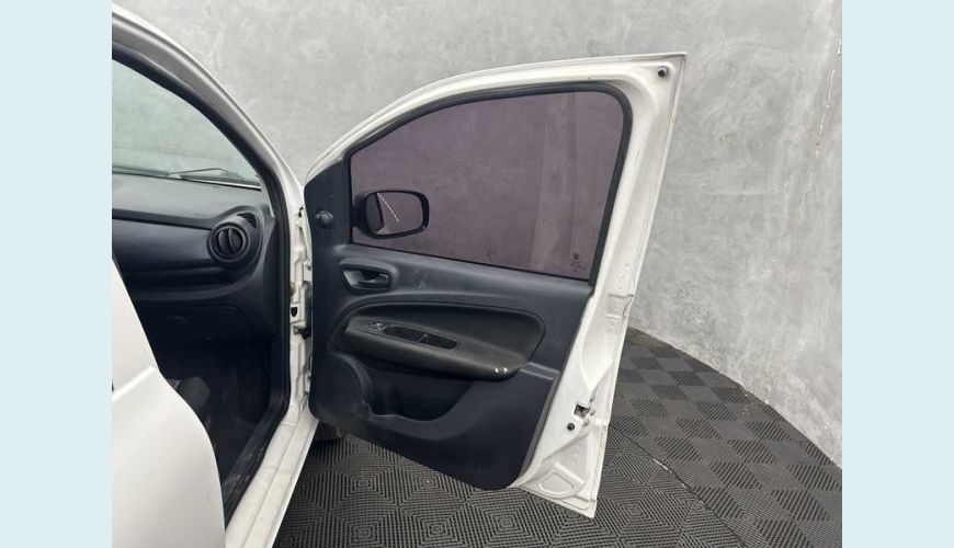 FIAT UNO ATTRACTIVE 1.0 - BRANCO - 2021 Foto 10 (Grande)