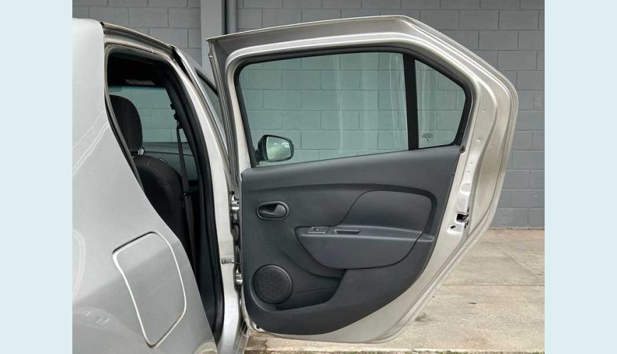 RENAULT LOGAN ZEN 1.0 - PRATA - 2025 Foto 10 (Grande)