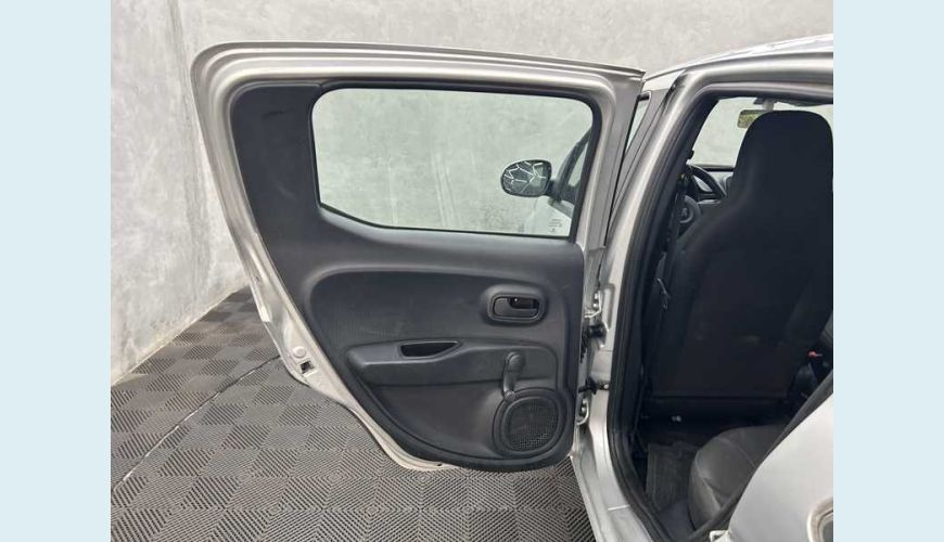 FIAT MOBI LIKE 1.0 (FLEX) - PRATA - 2023 Foto 10 (Grande)