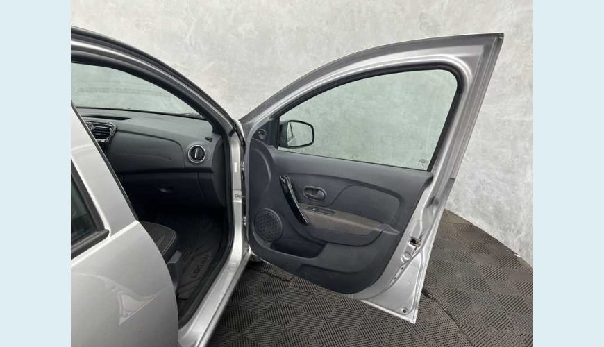 RENAULT LOGAN ZEN 1.0 - PRATA - 2024 Foto 10 (Grande)