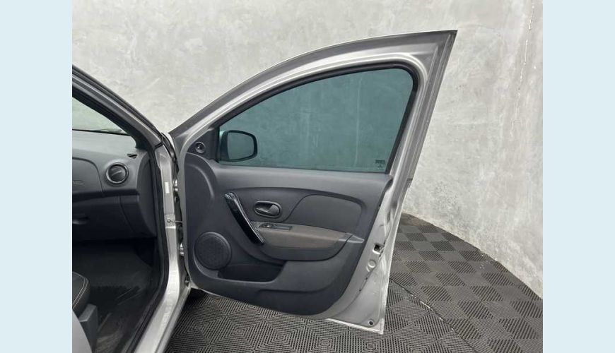 RENAULT LOGAN ZEN 1.0 - PRATA - 2024 Foto 10 (Grande)