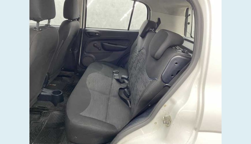 FIAT UNO ATTRACTIVE 1.0 8V (FLEX) 4P - BRANCO - 2019 Foto 10 (Grande)