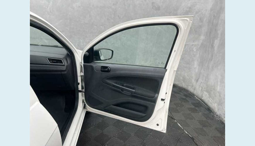 VOLKSWAGEN GOL 1.0 12V FLEX - BRANCO - 2023 Foto 10 (Grande)