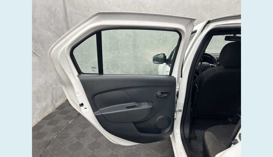 RENAULT LOGAN ZEN 1.0 12V SCE FLEX - BRANCO - 2023 Foto 10 (Grande)