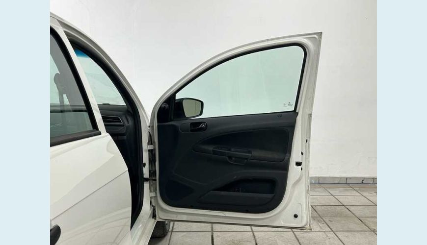 VOLKSWAGEN GOL 1.0 12V FLEX - BRANCO - 2023 Foto 10 (Grande)