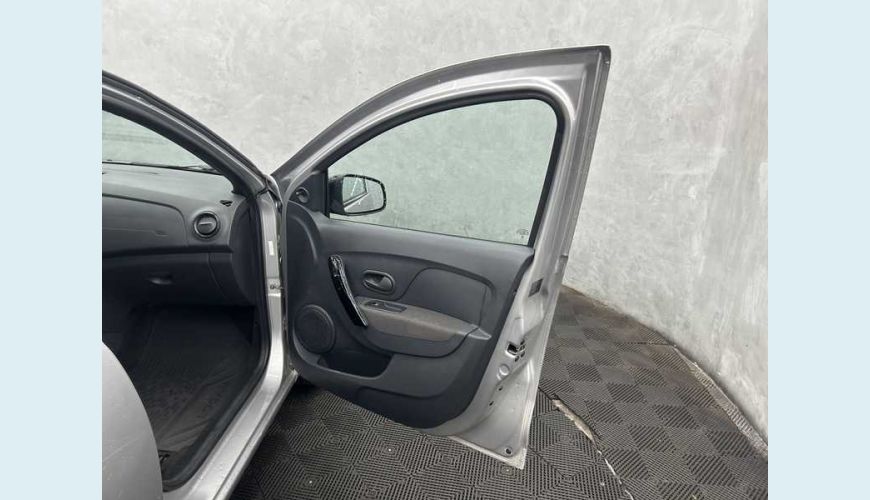 RENAULT LOGAN ZEN 1.0 - PRATA - 2025 Foto 10 (Grande)