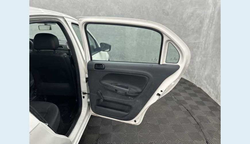 VOLKSWAGEN GOL 1.0 12V FLEX - BRANCO - 2023 Foto 10 (Grande)
