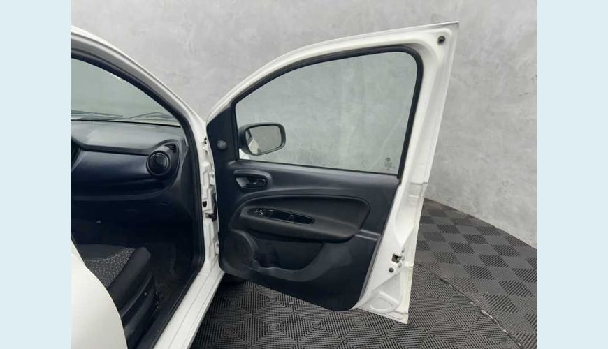 FIAT UNO ATTRACTIVE 1.0 - BRANCO - 2021 Foto 10 (Grande)