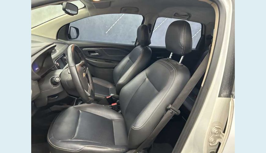 CHEVROLET SPIN PREMIER 1.8 (AUT.) - BRANCO - 2023 Foto 10 (Grande)