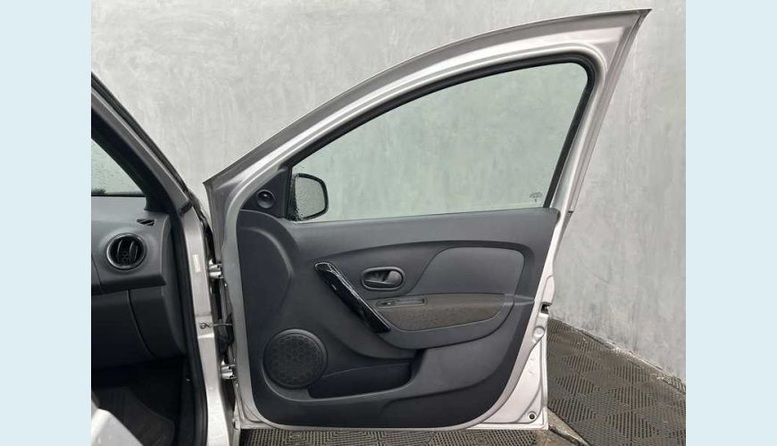 RENAULT LOGAN ZEN 1.0 - PRATA - 2024 Foto 10 (Grande)