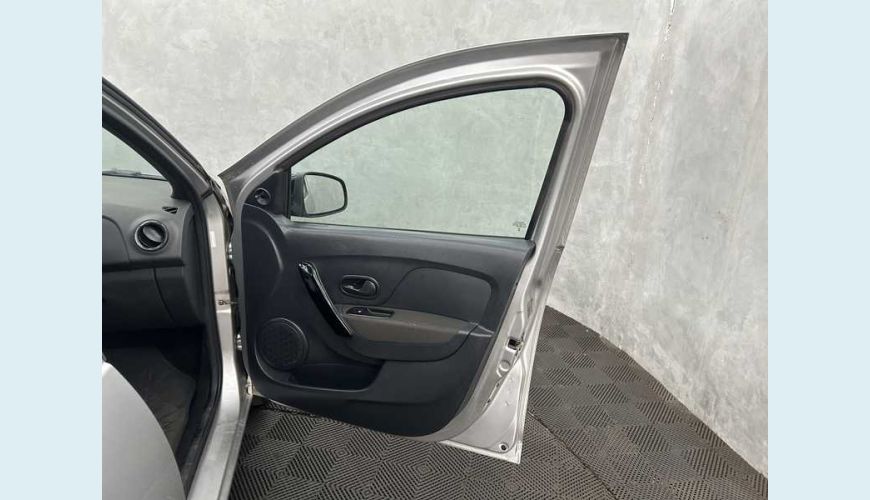 RENAULT LOGAN ZEN 1.0 - PRATA - 2024 Foto 10 (Grande)
