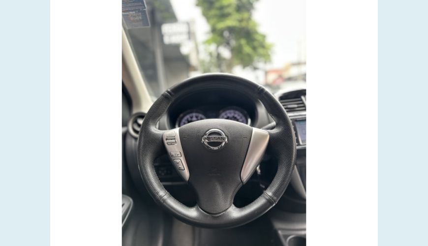 NISSAN VERSA - BRANCO - 2017 Foto 10 (Grande)