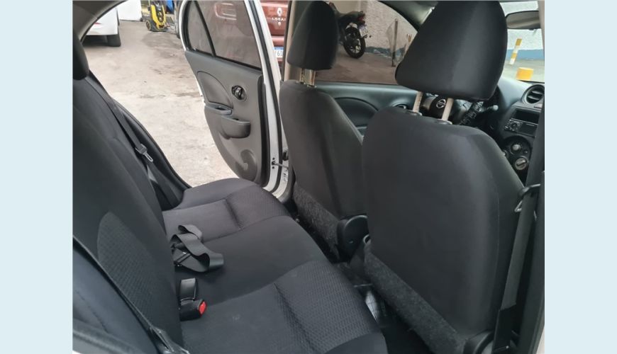 NISSAN MARCH 1.0 S 16V FLEX 4P MANUAL - BRANCO - 2013 Foto 2 (Grande)