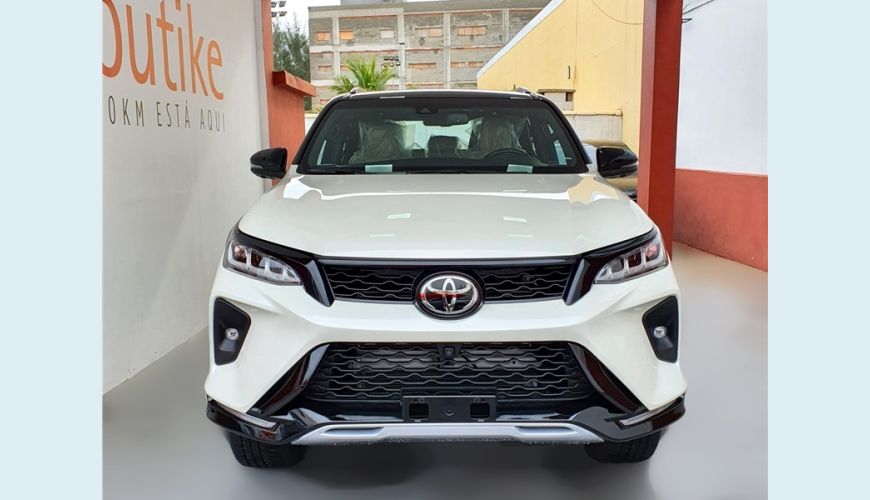 TOYOTA HILUX SW4 2.8 D-4D TURBO DIESEL DIAMOND 7L AUT. - BRANCO - 2022 Foto 2 (Grande)