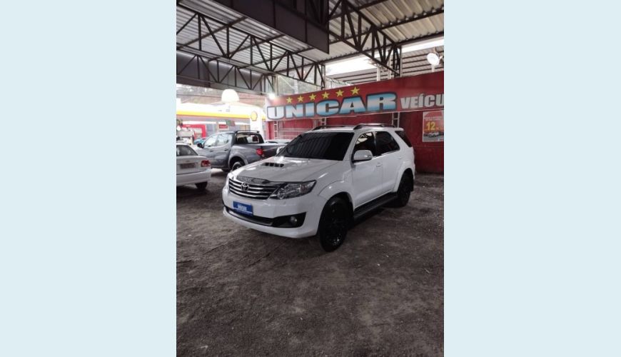 TOYOTA HILUX SW4 3.0 SRV 4X4 7 LUGARES 16V TURBO INTERCOOLER DIESEL 4P AUT. - BRANCO - 2013 Foto 2 (Grande)