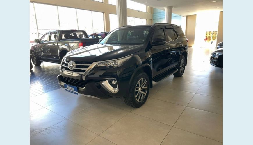 TOYOTA HILUX SW4 2.8 SRX 4X4 7 LUGARES 16V TURBO INTERCOOLER DIESEL 4P AUT. - PRETO - 2019 Foto 2 (Grande)