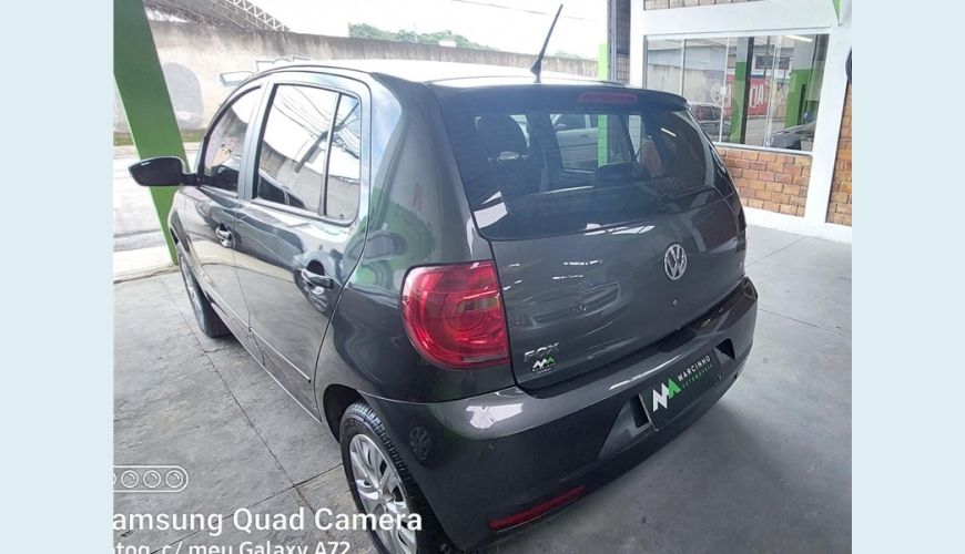VOLKSWAGEN FOX 1.6 MI 8V FLEX 4P MANUAL - CINZA - 2013 Foto 2 (Grande)