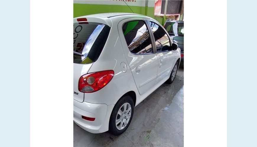 PEUGEOT 207 1.4 XR 8V FLEX 4P MANUAL - BRANCO - 2013 Foto 2 (Grande)