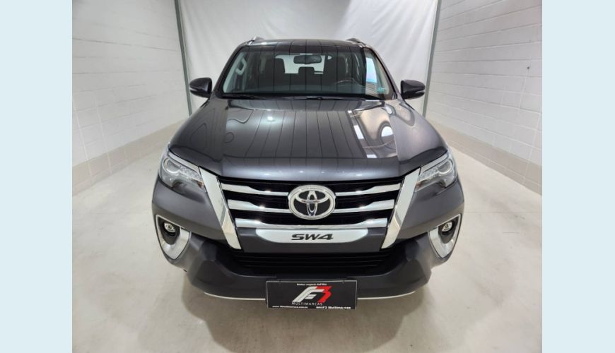 TOYOTA HILUX SW4 2.8 SRX 4X4 16V TURBO INTERCOOLER DIESEL 4P AUT. - CINZA - 2019 Foto 2 (Grande)