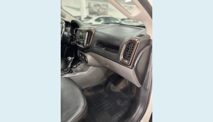 FIAT TORO 2.0 16V TURBO DIESEL VOLCANO 4WD AT9 - BRANCO - 2017 Foto 2 (Grande)