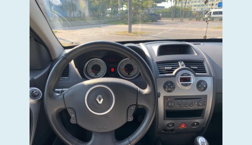 RENAULT MEGANE 1.6 DYNAMIQUE GRAND TOUR 16V FLEX 4P MANUAL - N/D - 2013 Foto 2 (Grande)