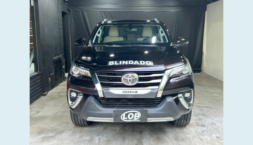 TOYOTA HILUX SW4 2.8 SRX DIAMOND 4X4 7 LUGARES 16V TURBO INTERCOOLER DIESEL 4P AUT. - N/D - 2019 Foto 2 (Grande)
