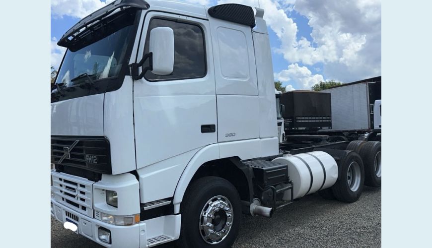 VOLVO FH-12 380 GLOBETROTTER 6X2 2P (DIESEL) - BRANCO - 2003 Foto 2 (Grande)