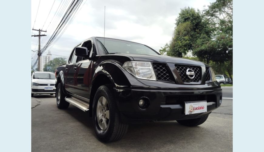 NISSAN FRONTIER XE 4X4 2.5 16V CD - PRETO - 2011 Foto 2 (Grande)