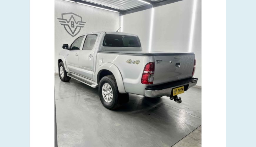 TOYOTA HILUX - PRATA - 2013 Foto 2 (Grande)