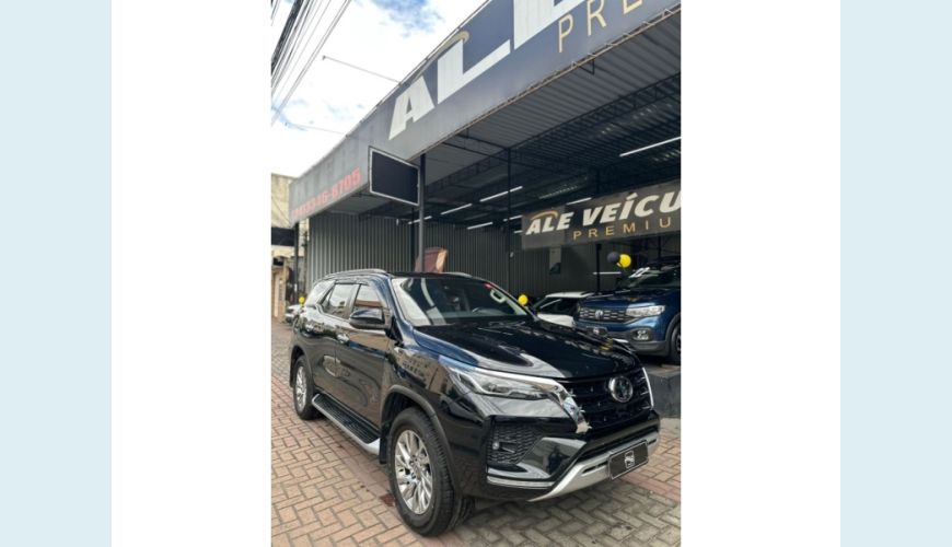 TOYOTA HILUX SW4 - PRETO - 2021 Foto 2 (Grande)
