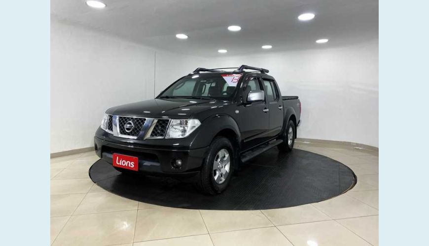 NISSAN FRONTIER XE 4X4 2.5 16V CD - PRETO - 2013 Foto 2 (Grande)