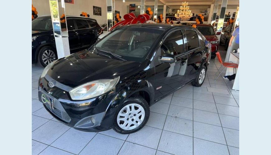 FORD FIESTA 1.6 8V FLEX - PRETO - 2014 Foto 2 (Grande)