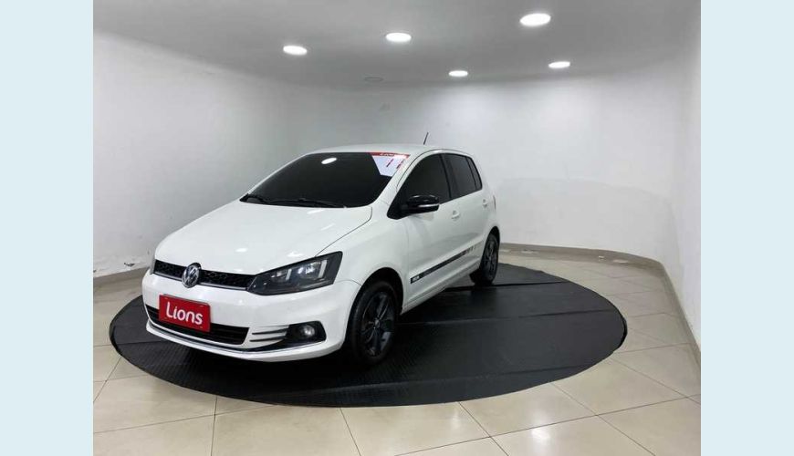 VOLKSWAGEN FOX 1.0 MPI COMFORTLINE (FLEX) - BRANCO - 2017 Foto 2 (Grande)