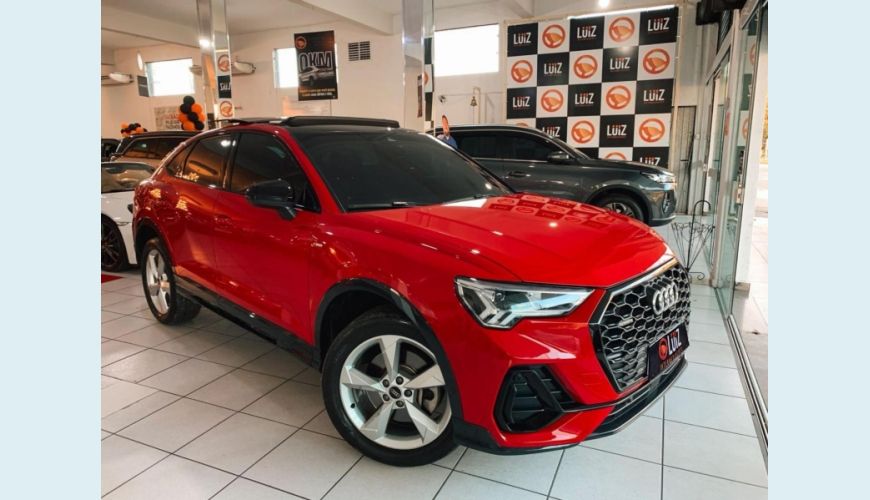 AUDI Q3 SPORTBACK TFSI PERFORMANCE BLACK QUATTRO - VERMELHO - 2023 Foto 2 (Grande)
