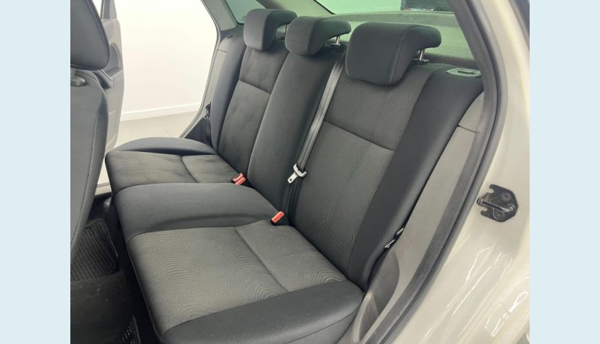 FORD FOCUS 2.0 FLEX MANUAL 4P - BRANCO - 2011 Foto 2 (Grande)