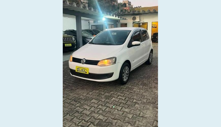 VOLKSWAGEN VOLKSWAGEN FOX GII 1.0 FLEX MANUAL 4P - BRANCO - 2013 Foto 2 (Grande)