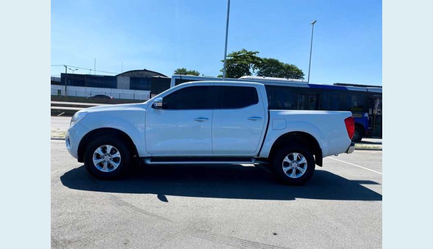 NISSAN FRONTIER 2.3 TD CD XE 4X4 DIESEL AUT. 4P - BRANCO - 2019 Foto 2 (Grande)