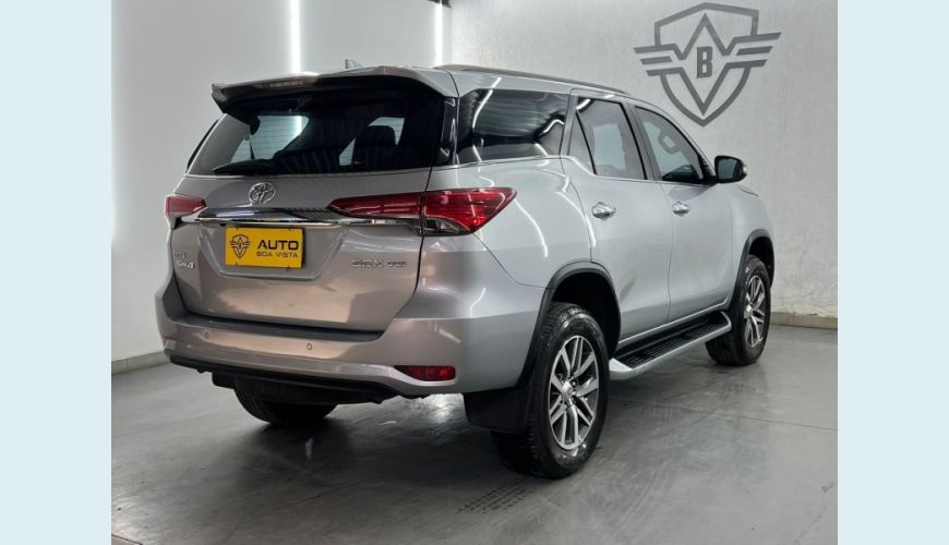 TOYOTA HILUX SW4 - PRATA - 2016 Foto 2 (Grande)