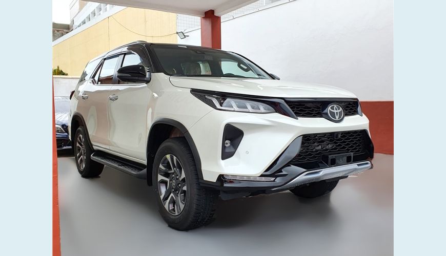 TOYOTA HILUX SW4 2.8 D-4D TURBO DIESEL DIAMOND 7L AUT. - BRANCO - 2022 Foto 3 (Grande)