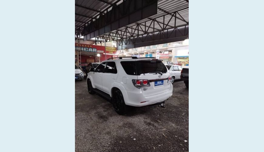 TOYOTA HILUX SW4 3.0 SRV 4X4 7 LUGARES 16V TURBO INTERCOOLER DIESEL 4P AUT. - BRANCO - 2013 Foto 3 (Grande)
