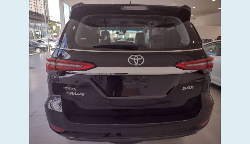 TOYOTA HILUX SW4 2.8 D-4D TURBO DIESEL SRX 7L 4X4 AUT. - PRETO - 2024 Foto 3 (Grande)