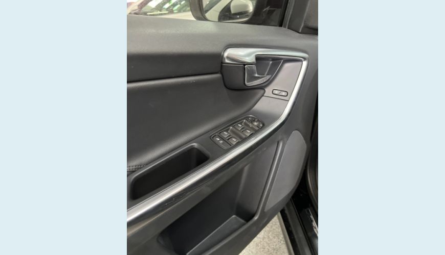 VOLVO XC60 2.0 T5 KINETIC 4P AUT. - PRETO - 2016 Foto 3 (Grande)