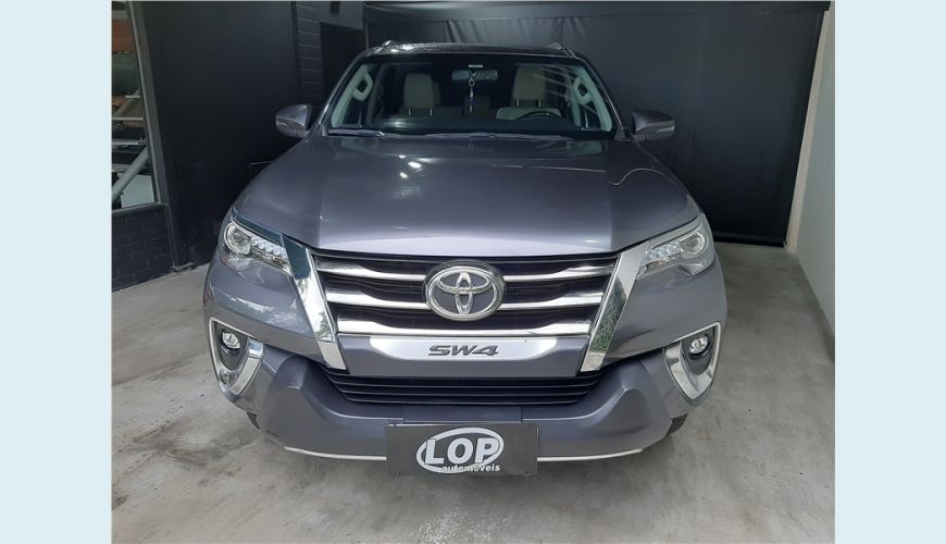 TOYOTA HILUX SW4 2.8 SRX DIAMOND 4X4 7 LUGARES 16V TURBO INTERCOOLER DIESEL 4P AUT. - N/D - 2020 Foto 3 (Grande)