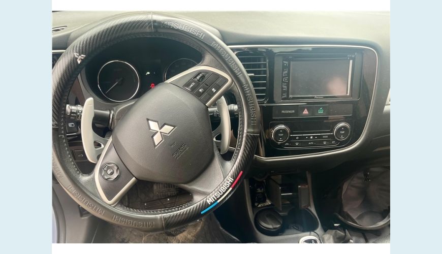 MITSUBISHI OUTLANDER 2.0 PHEV 16V HÍBRIDO 4P AUT. - N/D - 2015 Foto 3 (Grande)