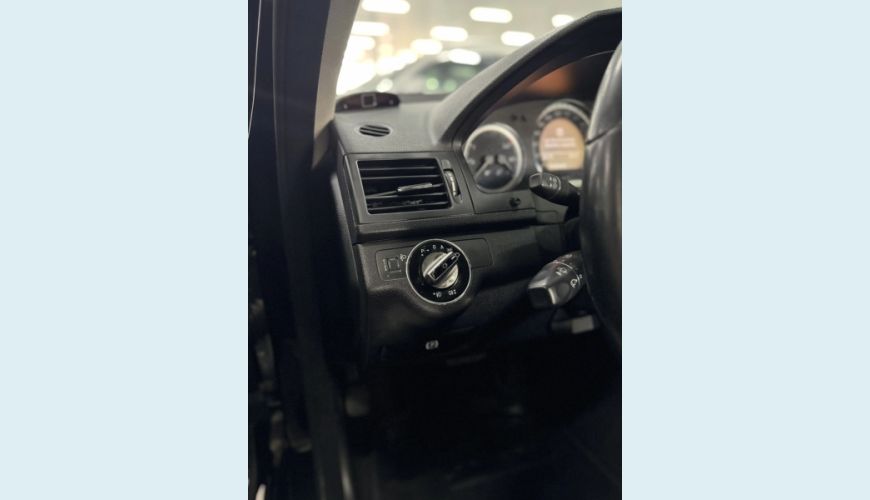MERCEDES-BENZ C 200 K 1.8 KOMPRESSOR CLASSIC 16V 4P AUT. - PRETO - 2010 Foto 3 (Grande)