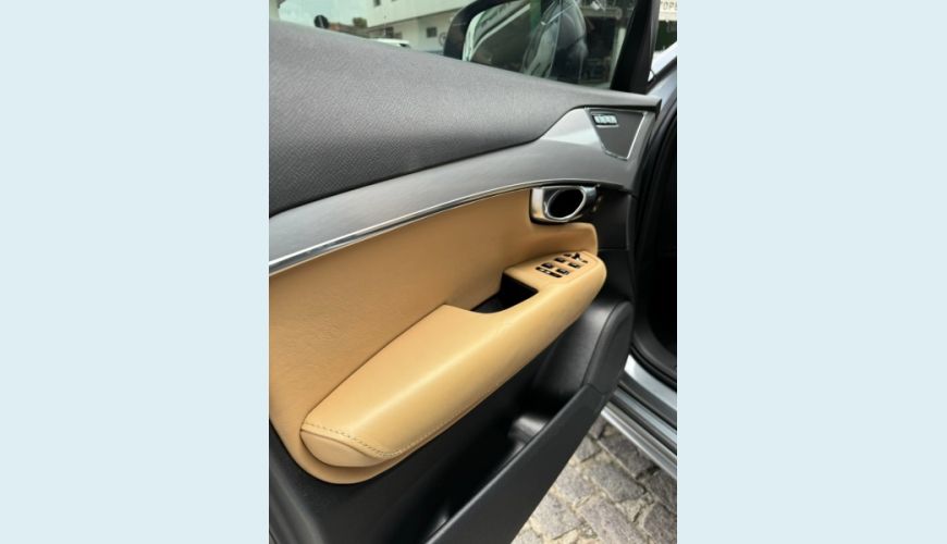 VOLVO XC90 2.0 D5 DIESEL MOMENTUM AWD GEARTRONIC - CINZA - 2019 Foto 3 (Grande)