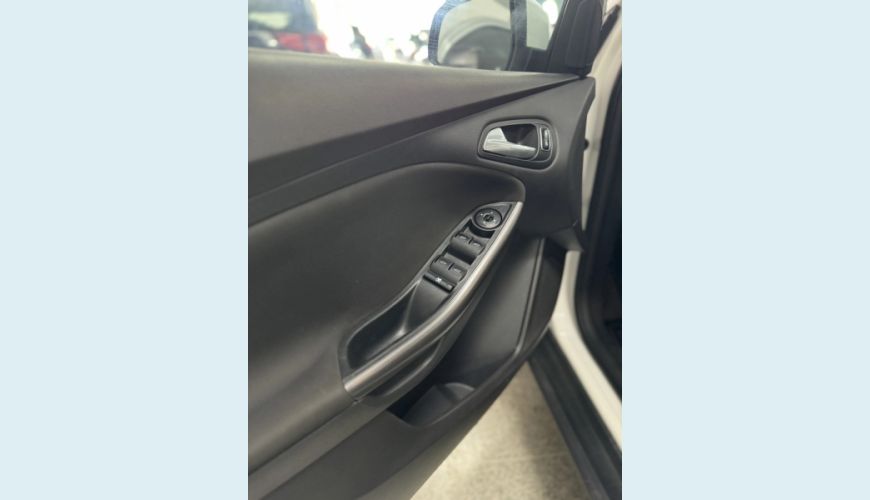 FORD FOCUS 2.0 SE 16V FLEX 4P POWERSHIFT - BRANCO - 2018 Foto 3 (Grande)