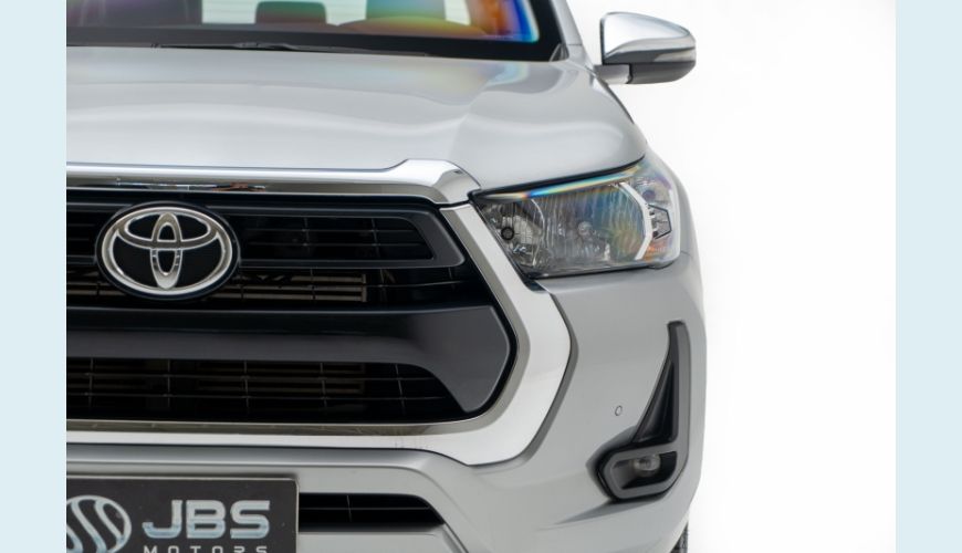 TOYOTA HILUX 2.8 D-4D TURBO DIESEL CD SRV 4X4 AUT. - PRATA - 2024 Foto 3 (Grande)