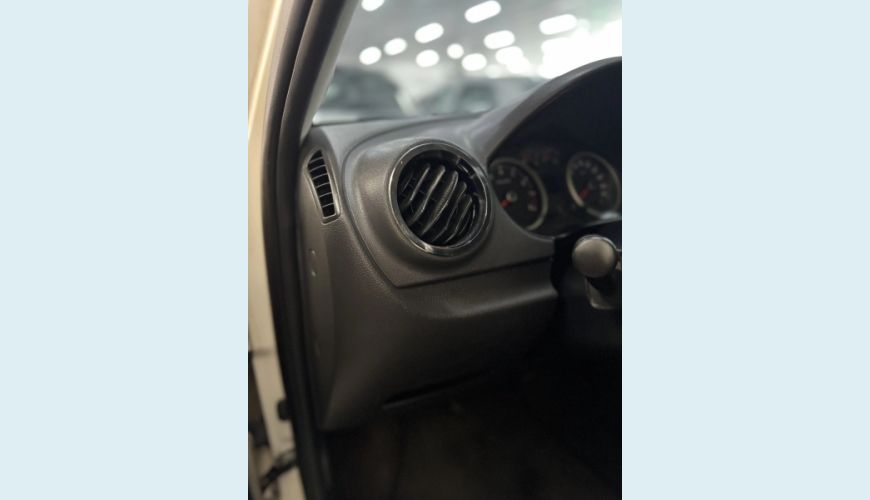 VOLKSWAGEN GOL 1.0 MI 8V FLEX 4P MANUAL G.V - BRANCO - 2012 Foto 3 (Grande)